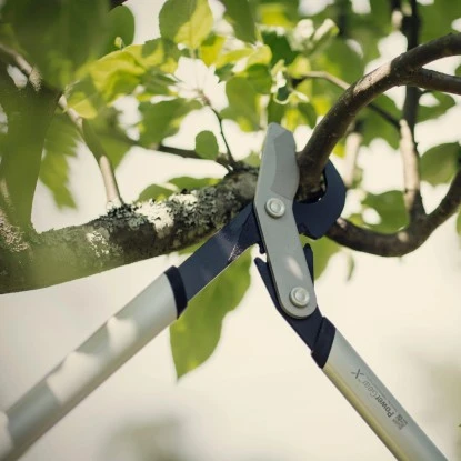 Fiskars Bypass-Getriebeastschere PowerGearX LX94-M â Bild 4